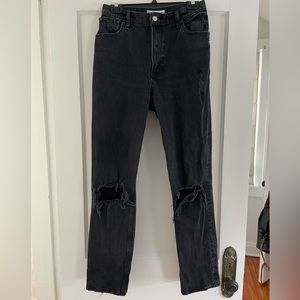 A&F Curve Love Ultra High Rise 90s Straight Jean in Black Destroy